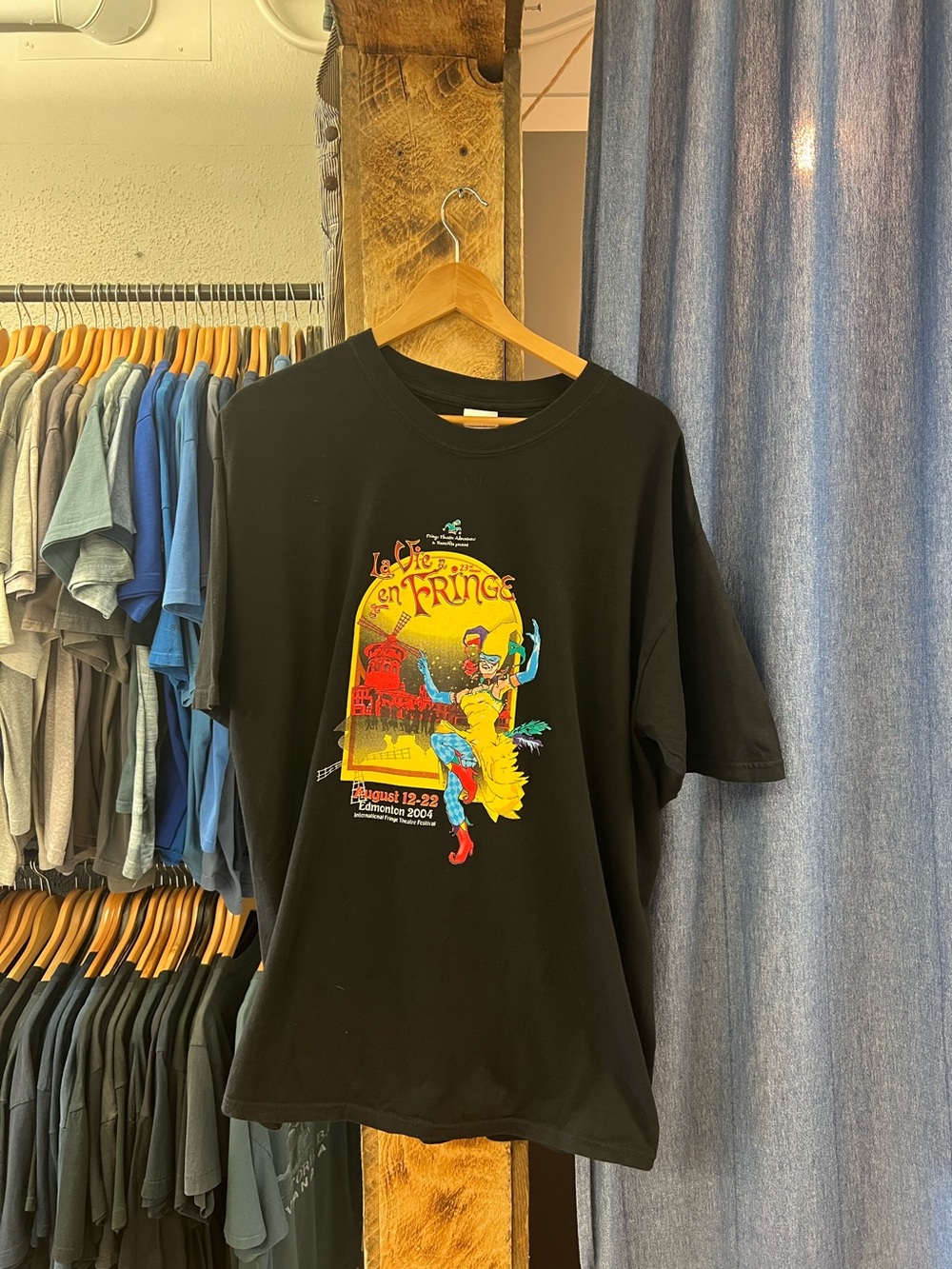 Vintage 2004 La Vie En Fringe Black Graphic T-shirt